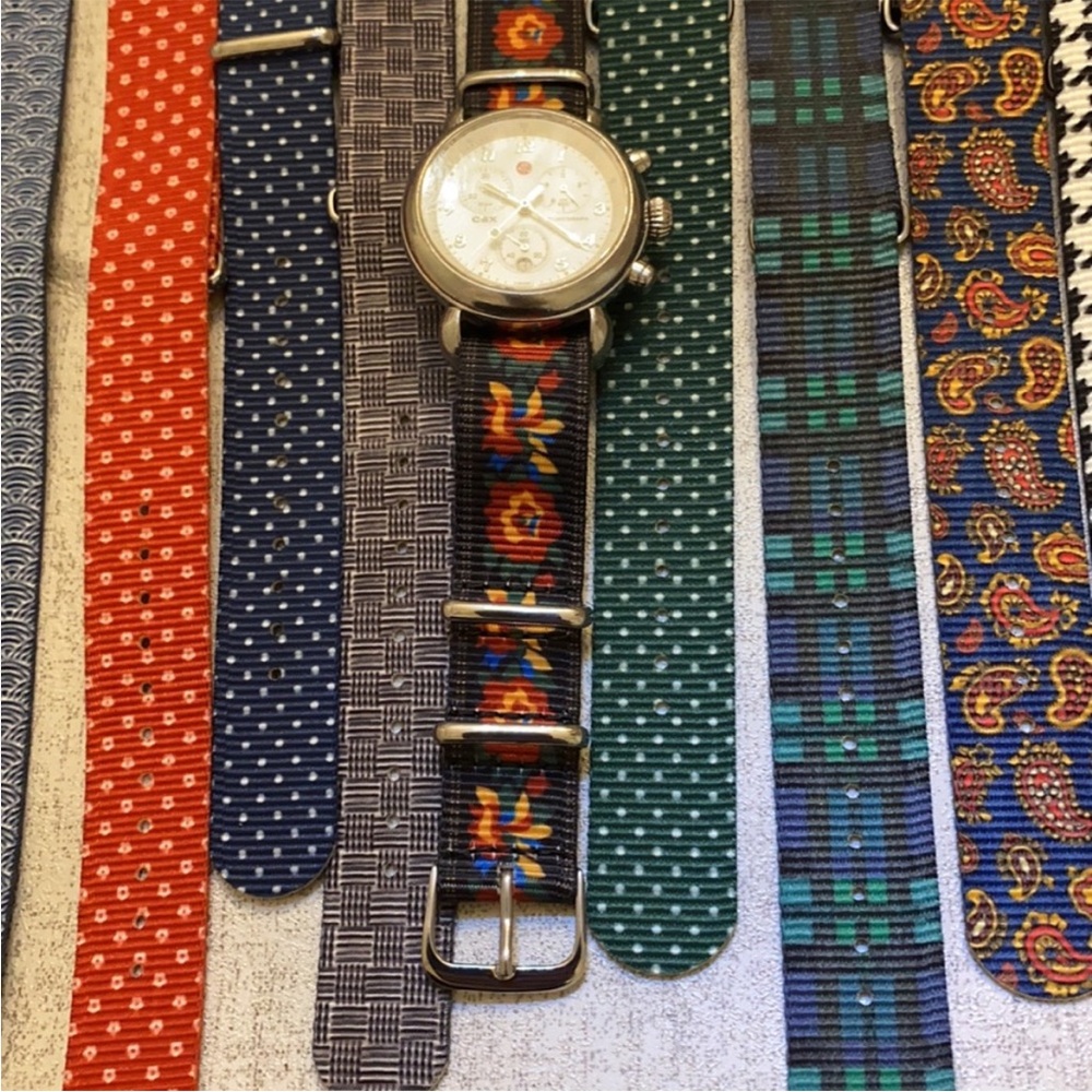 Stylish Interchangeable Watch Straps - Picture 6 of 8